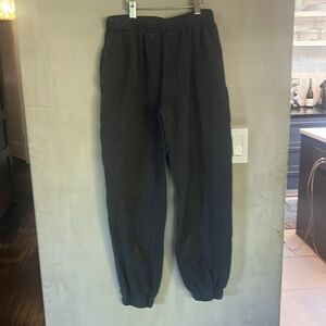 Brandy Melville Sweatpants in dark grey, perfect condition